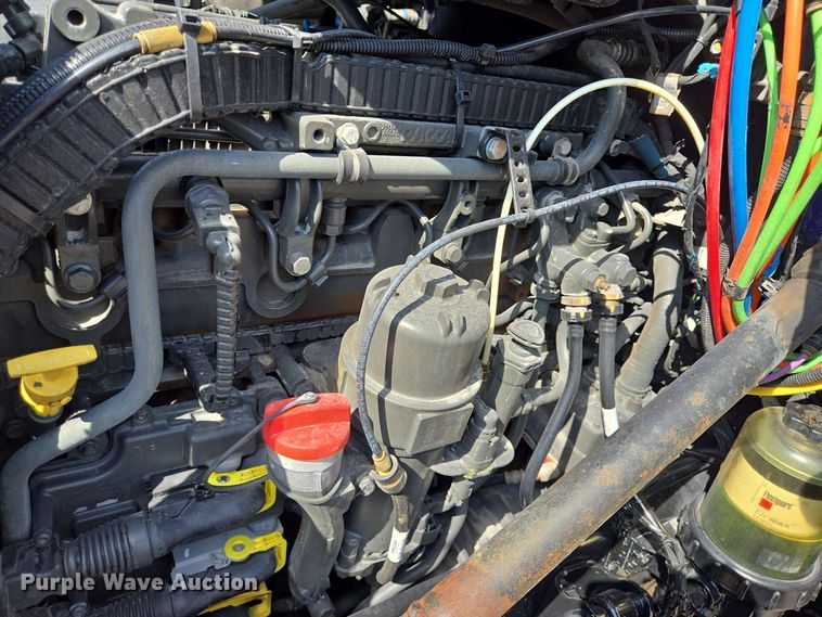 image for item DT5279 2021 Peterbilt 579 semi truck