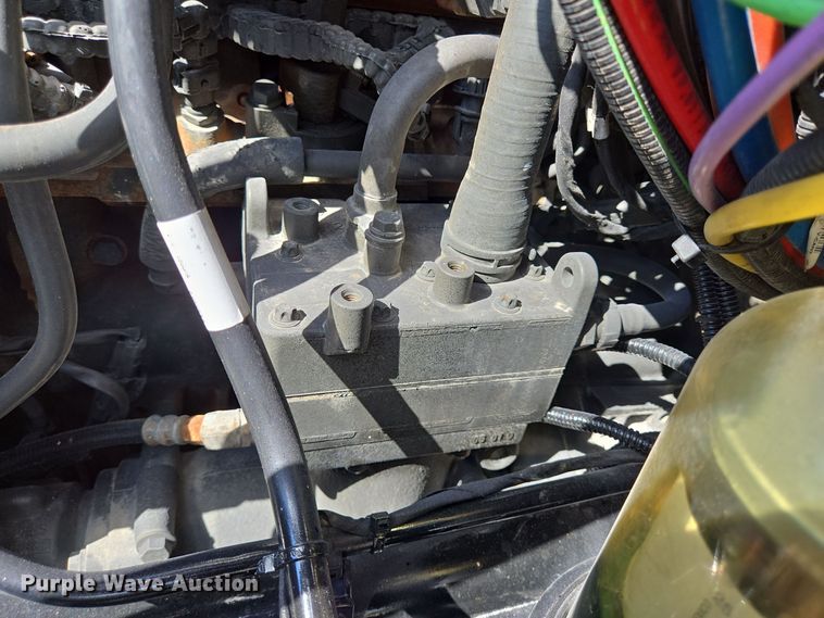 image for item DT5279 2021 Peterbilt 579 semi truck