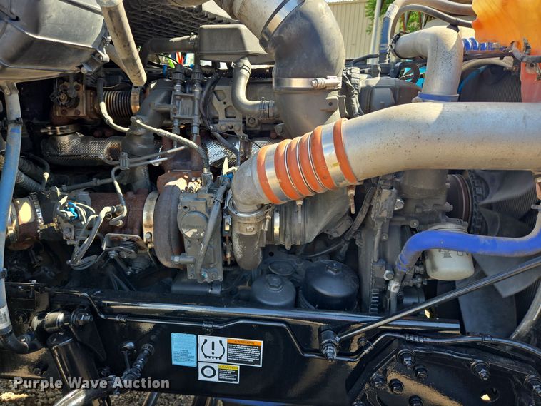 image for item DT5279 2021 Peterbilt 579 semi truck