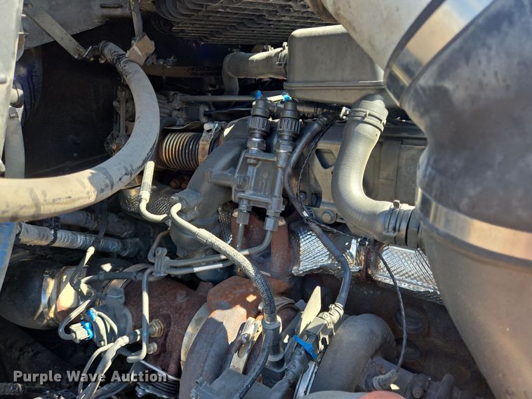 image for item DT5279 2021 Peterbilt 579 semi truck