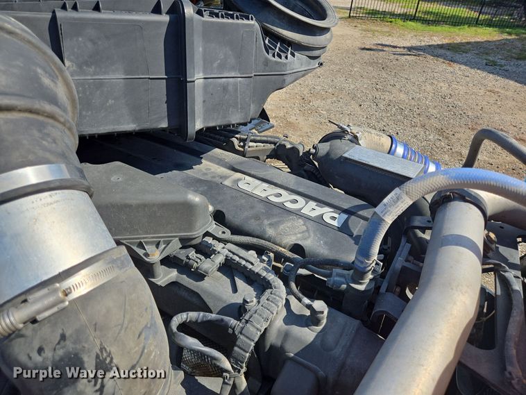 image for item DT5279 2021 Peterbilt 579 semi truck