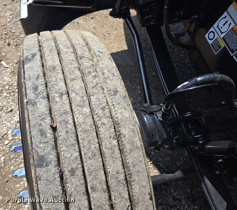 image for item DT5279 2021 Peterbilt 579 semi truck