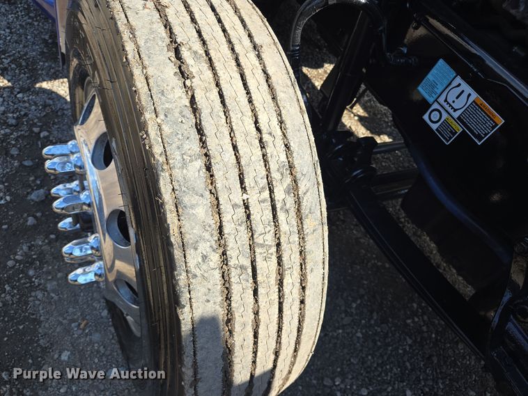 image for item DT5279 2021 Peterbilt 579 semi truck