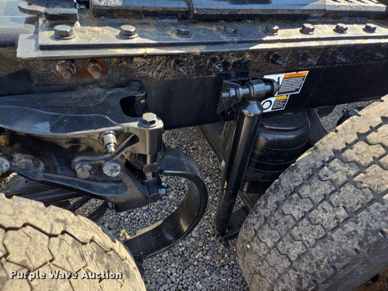 image for item DT5279 2021 Peterbilt 579 semi truck