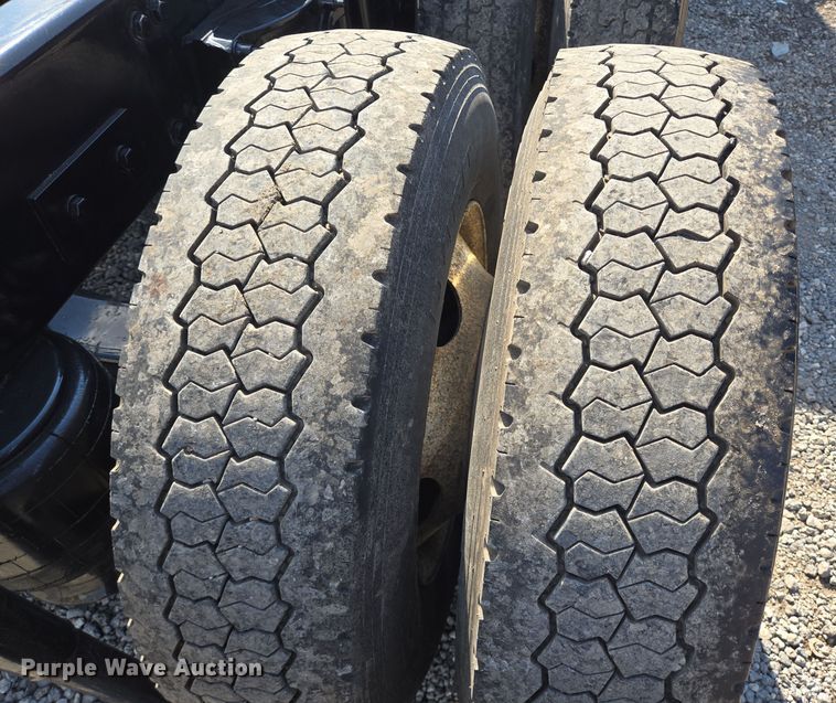 image for item DT5279 2021 Peterbilt 579 semi truck