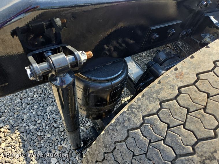 image for item DT5279 2021 Peterbilt 579 semi truck