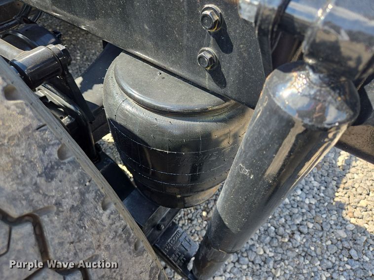 image for item DT5279 2021 Peterbilt 579 semi truck