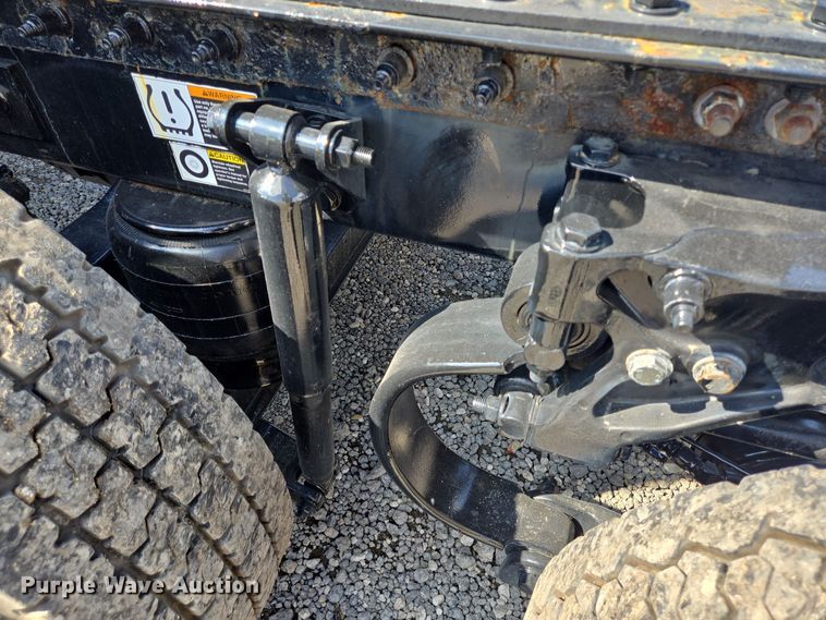 image for item DT5279 2021 Peterbilt 579 semi truck