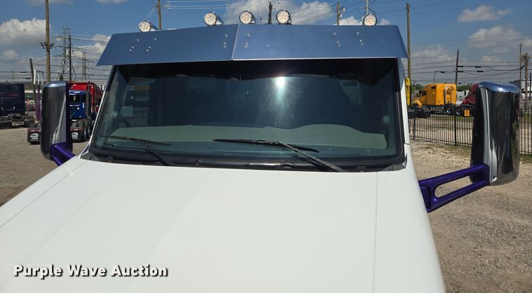 image for item DT5281 2019 Peterbilt 579 semi truck