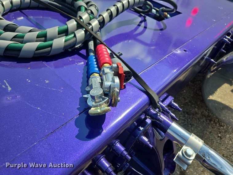 image for item DT5281 2019 Peterbilt 579 semi truck