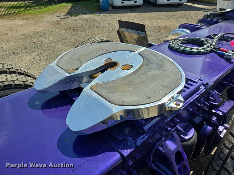 image for item DT5281 2019 Peterbilt 579 semi truck