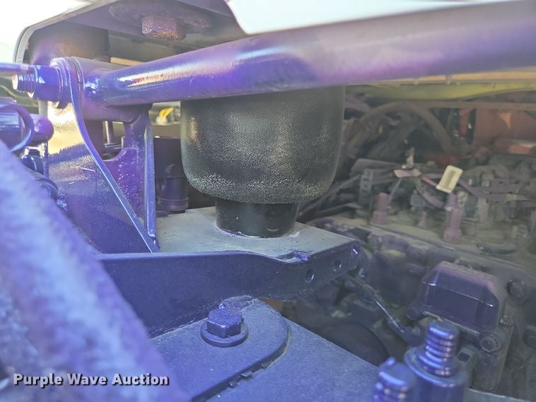 image for item DT5281 2019 Peterbilt 579 semi truck