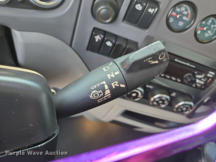 image for item DT5281 2019 Peterbilt 579 semi truck