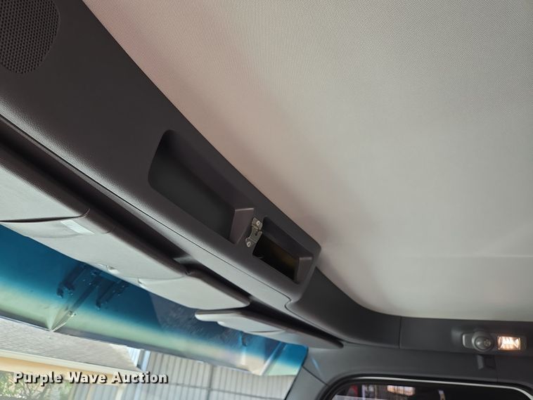 image for item DT5281 2019 Peterbilt 579 semi truck