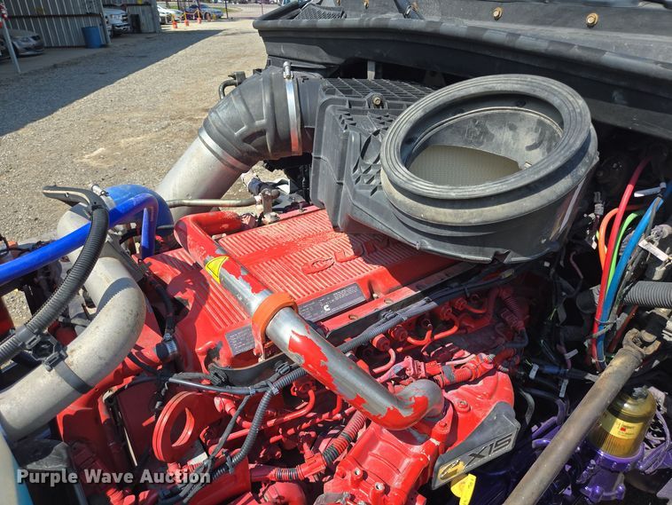 image for item DT5281 2019 Peterbilt 579 semi truck