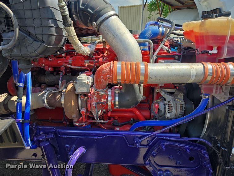 image for item DT5281 2019 Peterbilt 579 semi truck