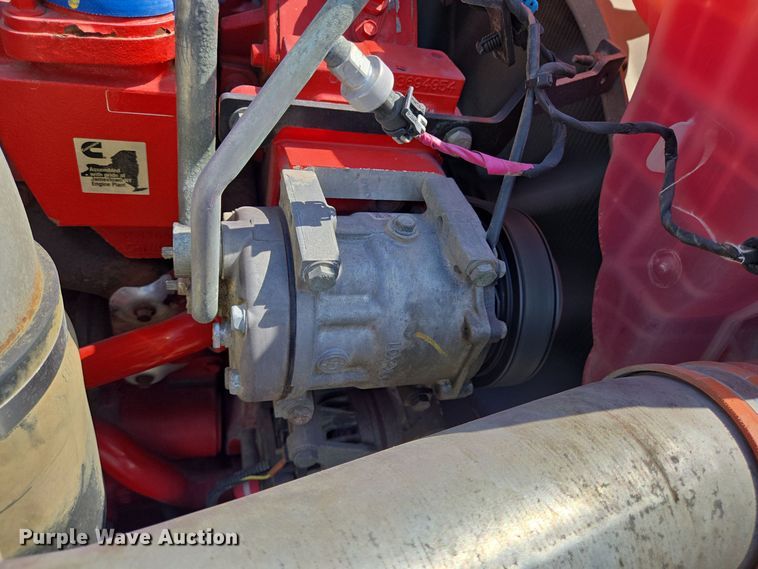 image for item DT5281 2019 Peterbilt 579 semi truck