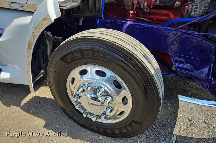 image for item DT5281 2019 Peterbilt 579 semi truck