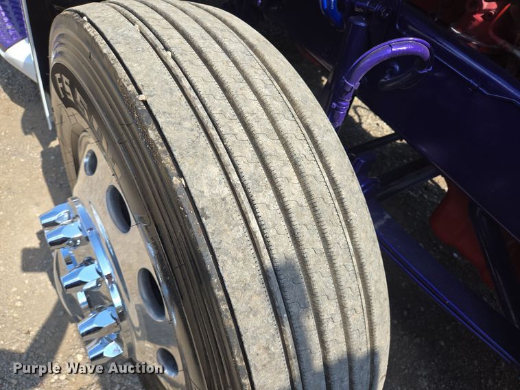 image for item DT5281 2019 Peterbilt 579 semi truck