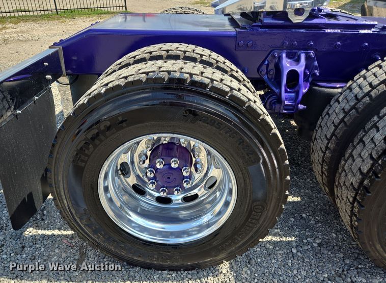 image for item DT5281 2019 Peterbilt 579 semi truck