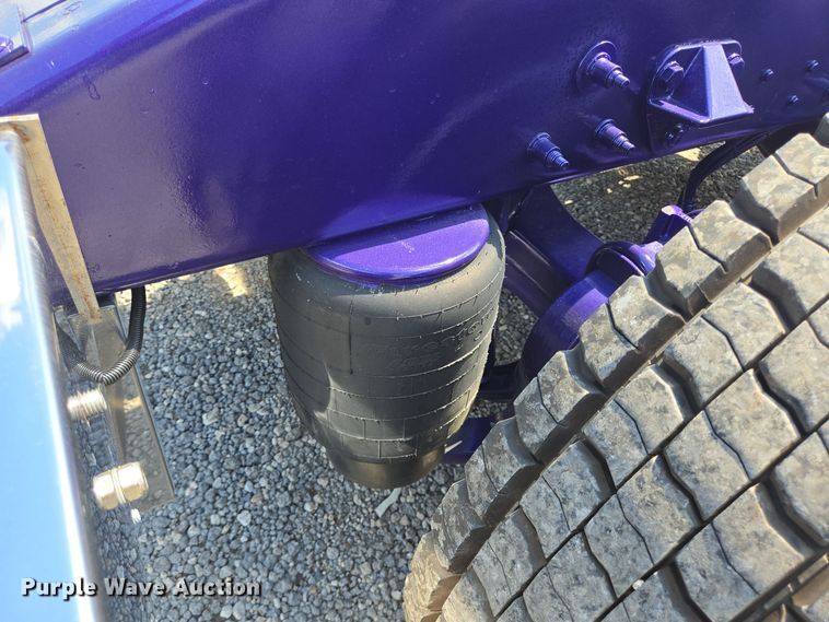 image for item DT5281 2019 Peterbilt 579 semi truck