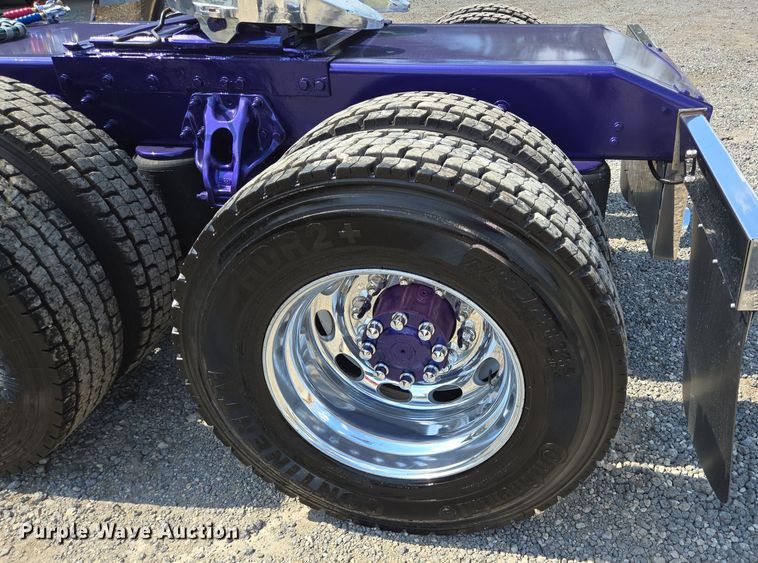 image for item DT5281 2019 Peterbilt 579 semi truck