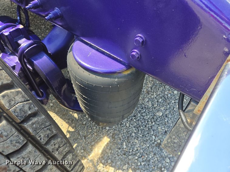 image for item DT5281 2019 Peterbilt 579 semi truck