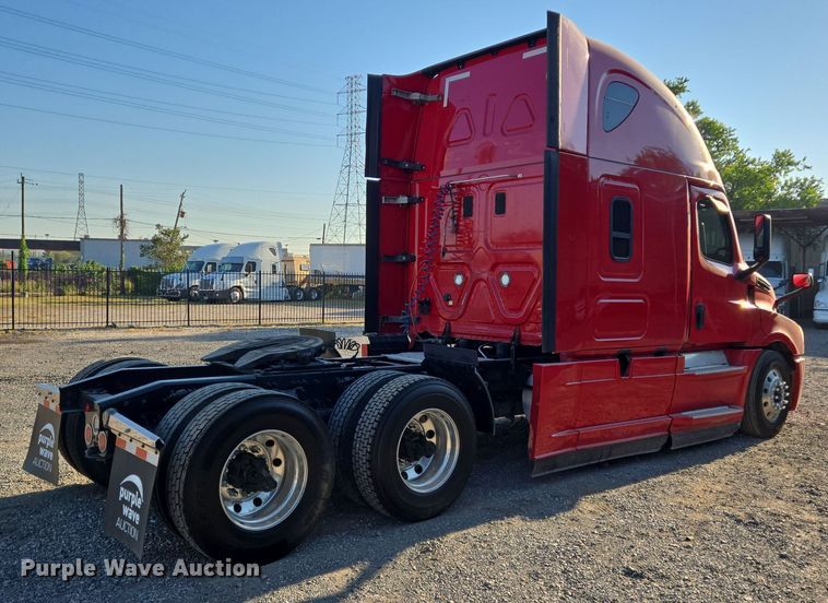 image for item DT5286 2022 Freightliner  Cascadia  semi truck