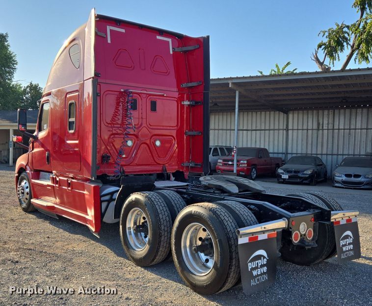 image for item DT5286 2022 Freightliner  Cascadia  semi truck