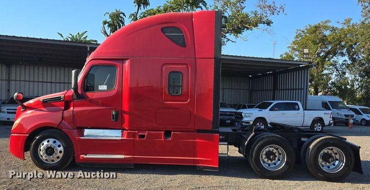 image for item DT5286 2022 Freightliner  Cascadia  semi truck
