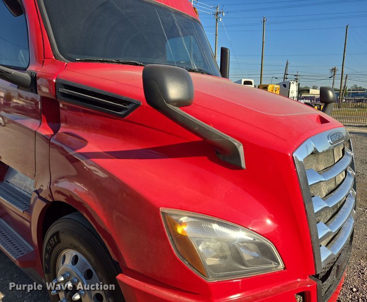 image for item DT5286 2022 Freightliner  Cascadia  semi truck