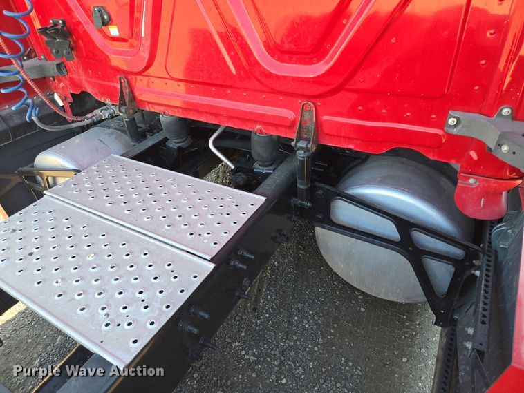 image for item DT5286 2022 Freightliner  Cascadia  semi truck