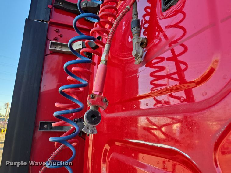 image for item DT5286 2022 Freightliner  Cascadia  semi truck