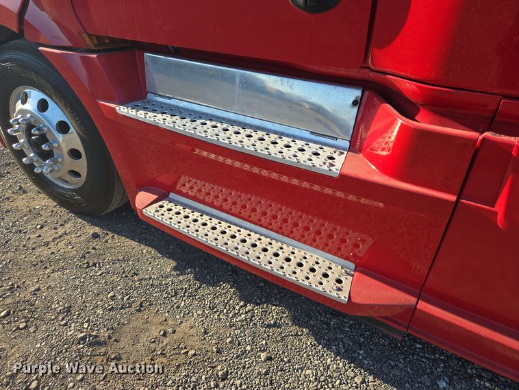 image for item DT5286 2022 Freightliner  Cascadia  semi truck