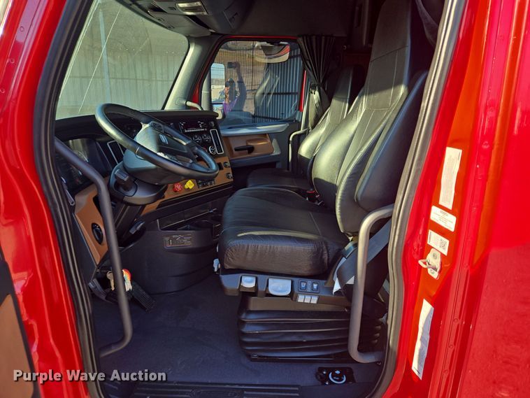 image for item DT5286 2022 Freightliner  Cascadia  semi truck