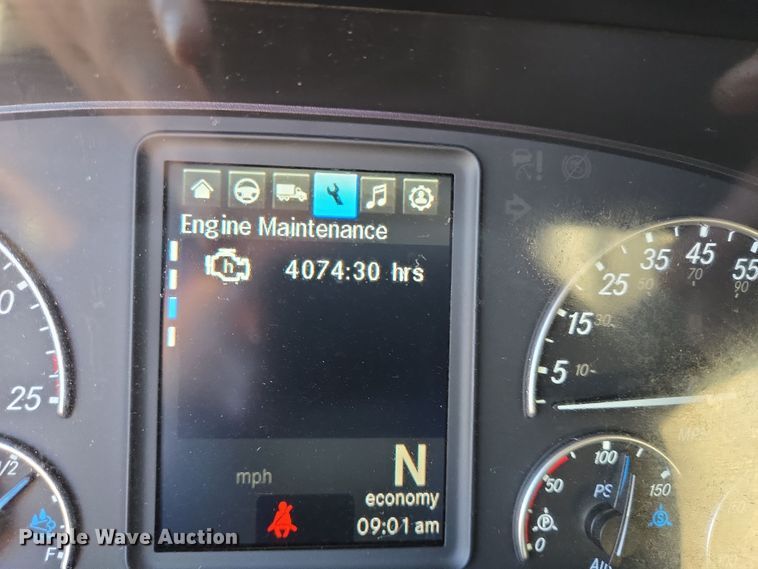 image for item DT5286 2022 Freightliner  Cascadia  semi truck