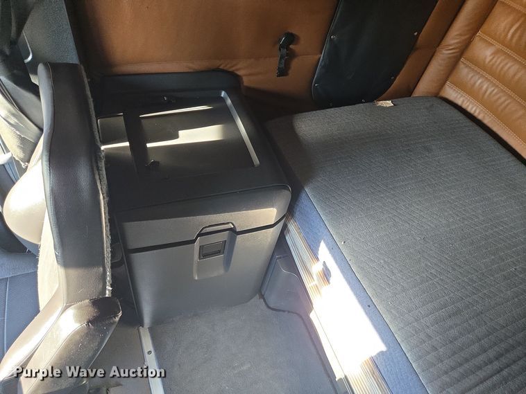 image for item DT5286 2022 Freightliner  Cascadia  semi truck