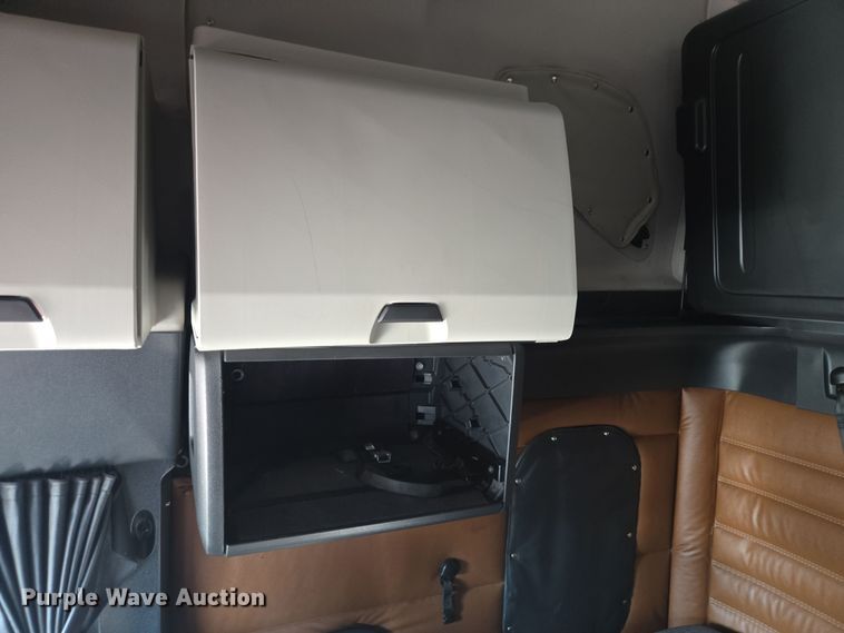 image for item DT5286 2022 Freightliner  Cascadia  semi truck