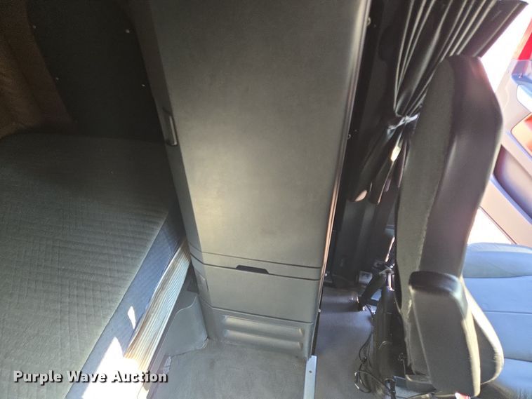 image for item DT5286 2022 Freightliner  Cascadia  semi truck