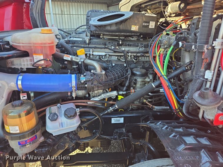 image for item DT5286 2022 Freightliner  Cascadia  semi truck