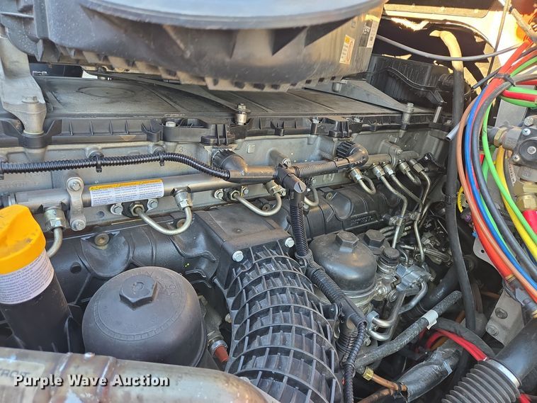 image for item DT5286 2022 Freightliner  Cascadia  semi truck