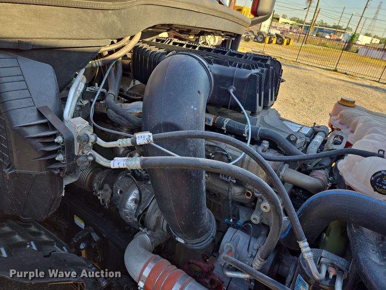 image for item DT5286 2022 Freightliner  Cascadia  semi truck