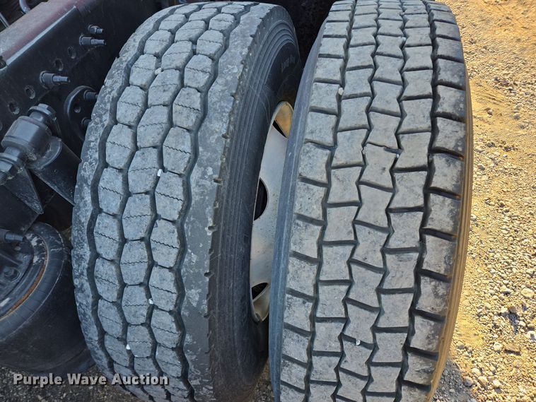 image for item DT5286 2022 Freightliner  Cascadia  semi truck