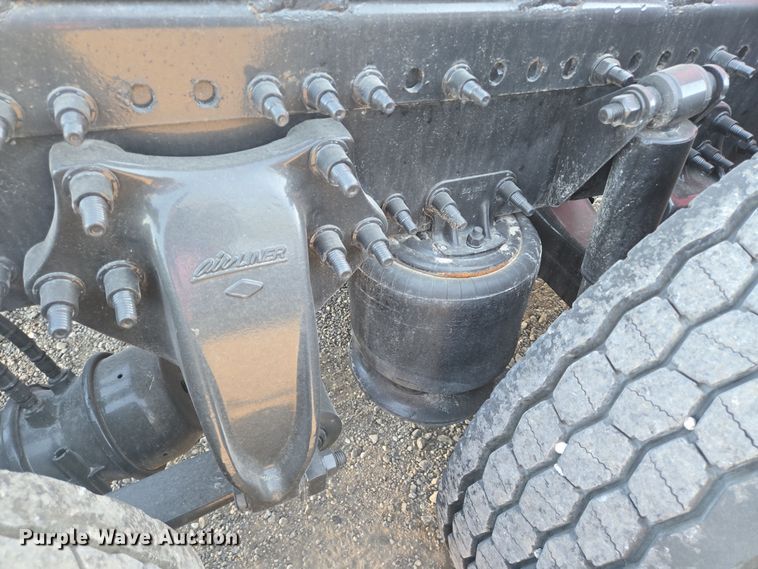 image for item DT5286 2022 Freightliner  Cascadia  semi truck