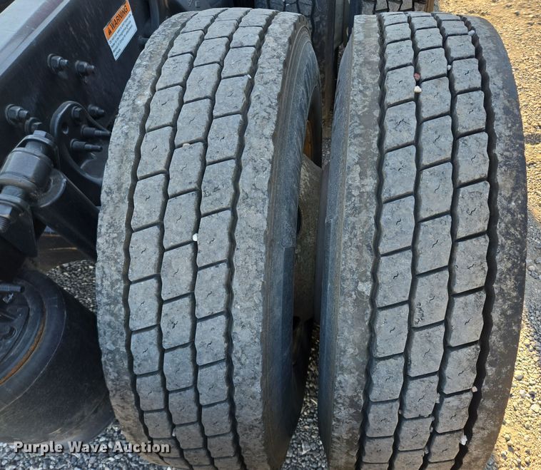 image for item DT5286 2022 Freightliner  Cascadia  semi truck