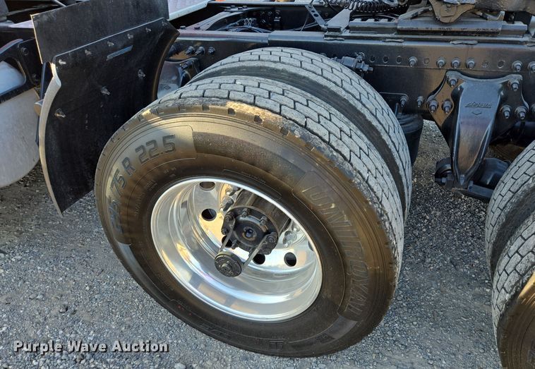 image for item DT5286 2022 Freightliner  Cascadia  semi truck