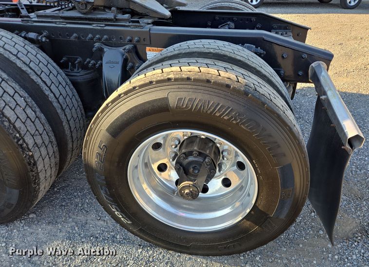 image for item DT5286 2022 Freightliner  Cascadia  semi truck