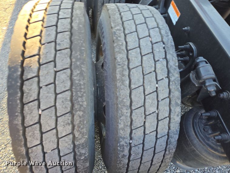 image for item DT5286 2022 Freightliner  Cascadia  semi truck