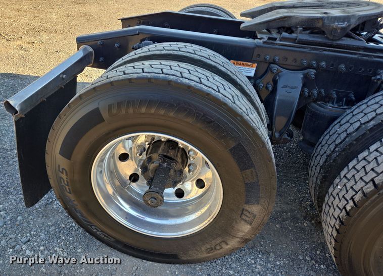 image for item DT5286 2022 Freightliner  Cascadia  semi truck