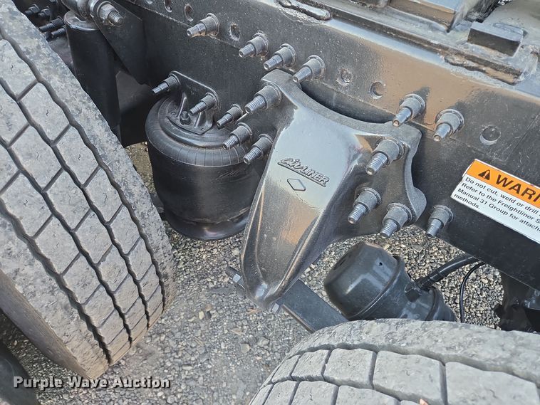 image for item DT5286 2022 Freightliner  Cascadia  semi truck